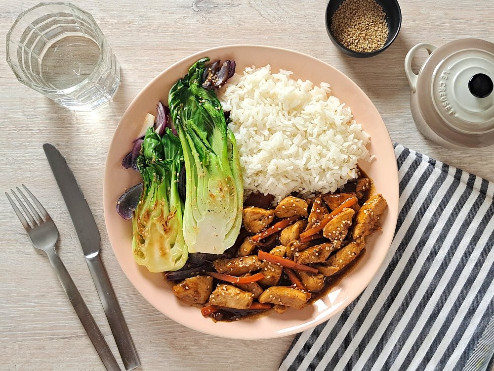 Chicken Teriyaki mit Pak Choi, Jasminreis und Sesamsamen 