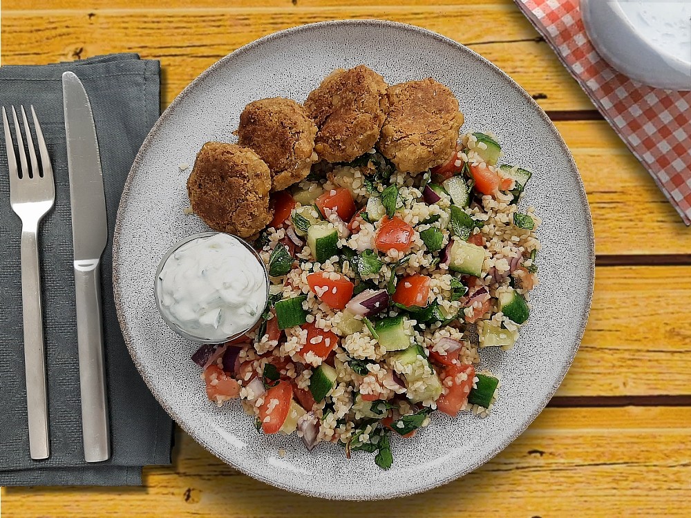 Orientalische Falafel mit Tabbouleh und Tzatziki