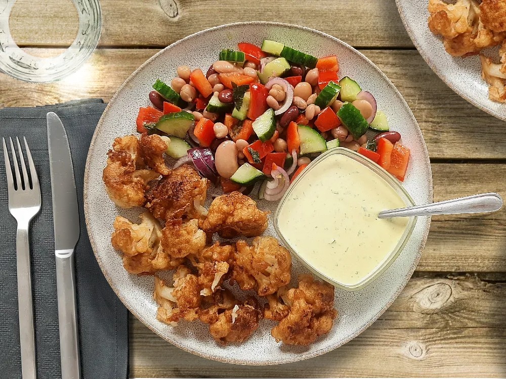 Frittierter Blumenkohl mit Mixed-Bean-Salat 