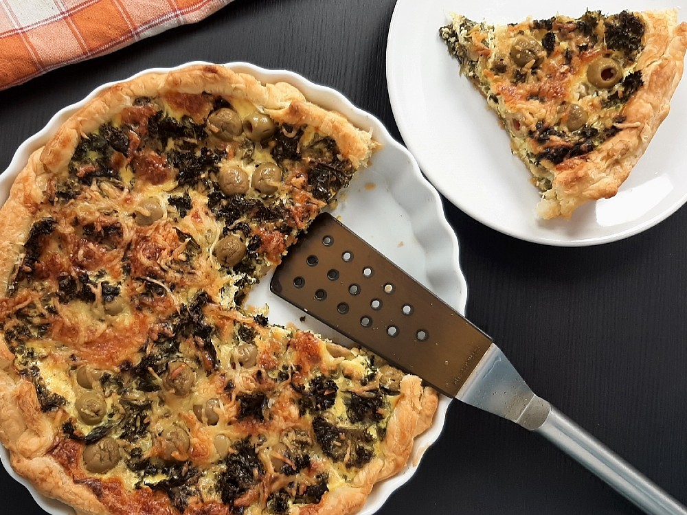 Grünkohl Quiche mit Oliven