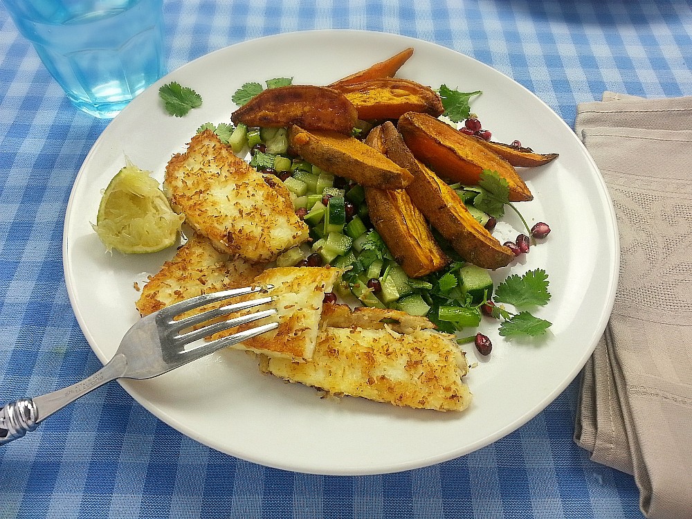 Halloumi-Sticks mit gerösteten Süßkartoffeln und Granatapfelsalsa