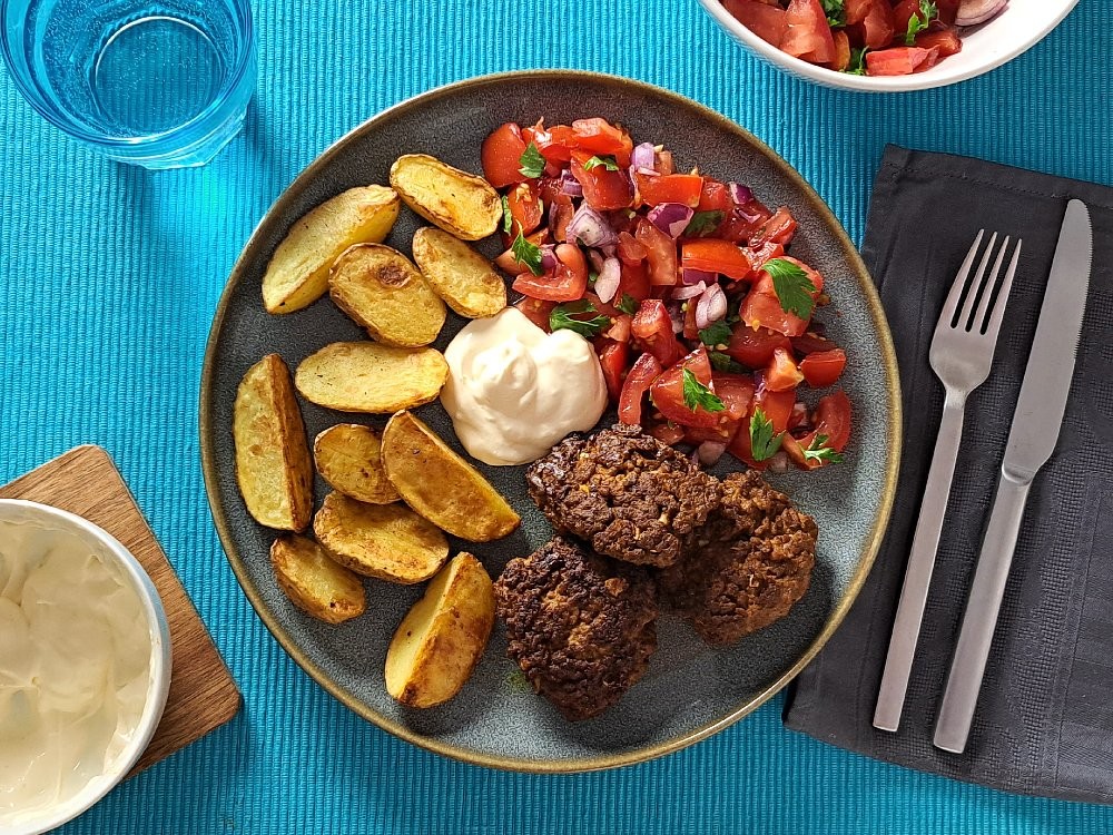 Indische Hacksteaks mit Röstkartoffeln