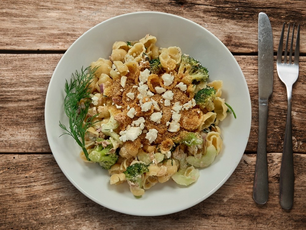 Nudelsalat mit Brokkoli und Thunfisch 