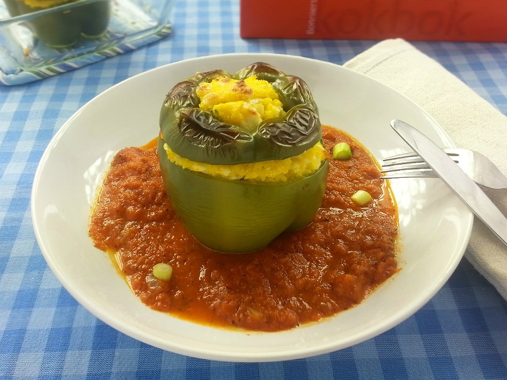 Paprika mit Polenta-Schafskäse-Füllung 