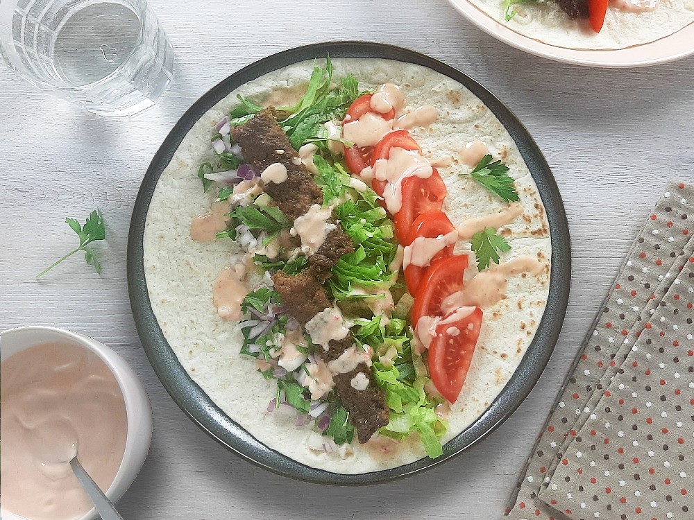 Rinderhack-Kebab mit roter Kebabsoße