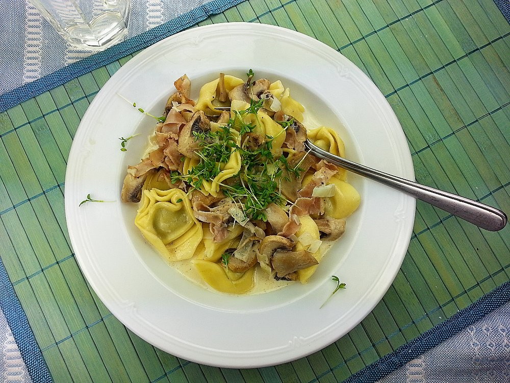 Spinat-Ricotta-Tortellini in Pilzrahmsauce