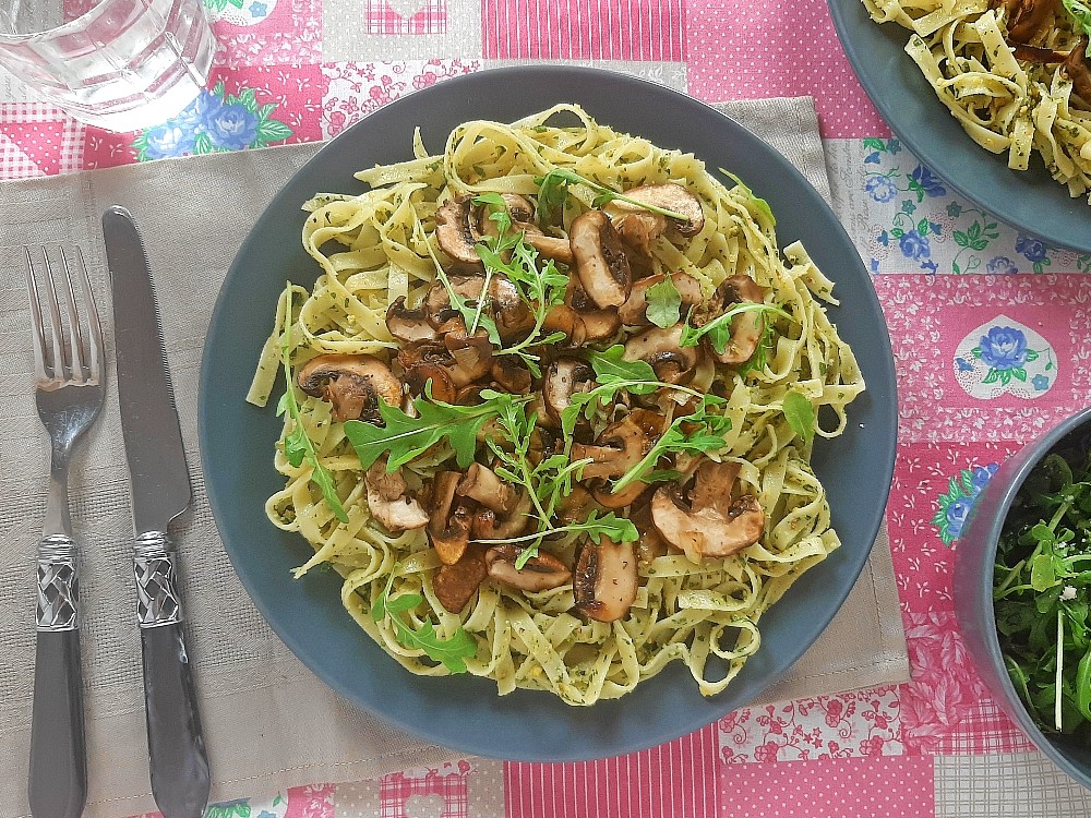 Tagliatelle mit Pistazien-Pesto 