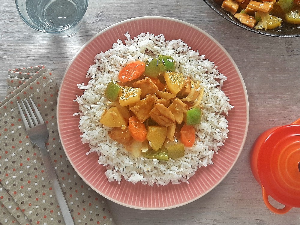 Vegan-Wok Sweet n Sour Style mit Ananas und Jasminreis