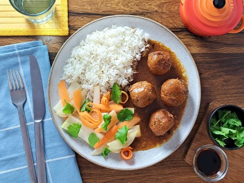 Asiatische Veggiebällchen mit Ingwersauce