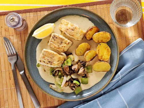 Gebratenes Fischfilet mit Zitronensauce Gebratenes Fischfilet mit Zitronensauce