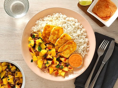 Veganer Grillkäse und Mangosalsa