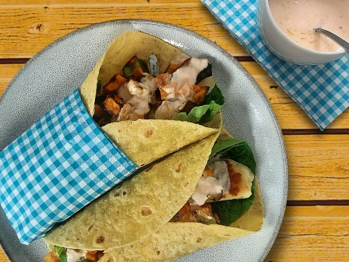 Halloumiwraps mit Sriracha-Sauce (Abo-Premium Gericht)