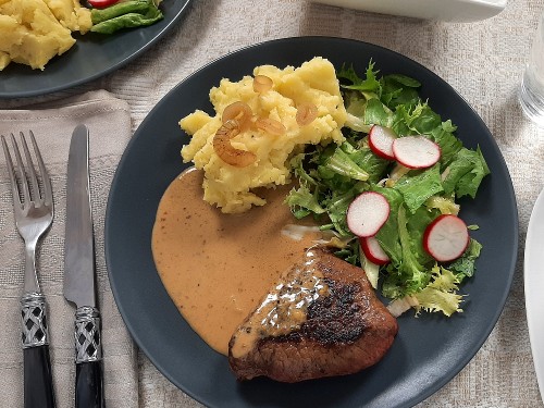 Rindersteak mit Pfeffersauce