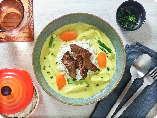 Indisches Spargelcurry mit Kokosmilch und Rindfleisch