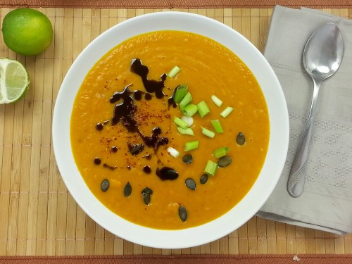 Kartoffel-Kürbis-Suppe mit Rosmarin-Baguette