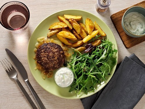 Käsegefüllte Hackbuletten & Tzatziki