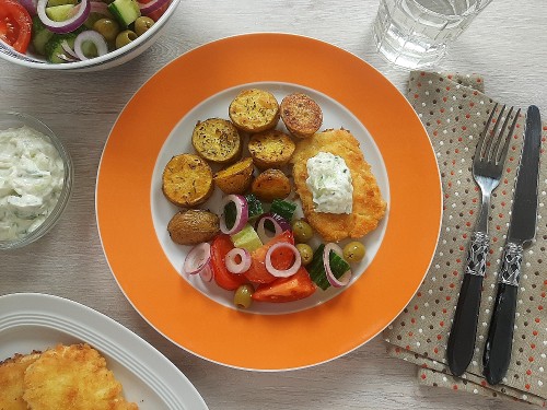Knuspriger Fetakäse und Tzatziki 