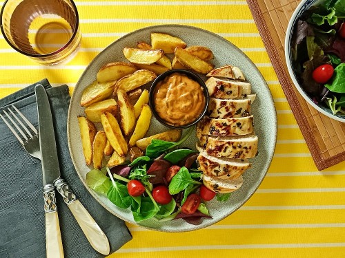 Mariniertes Hähnchenbrustfilet mit Choronsauce