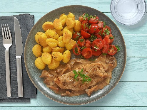 Schnitzel in Johannisbeer-Pfifferling-Sauce (Abo-Premium Gericht)
