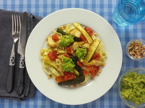 Tagliatelle und italienisches Ofengemüse