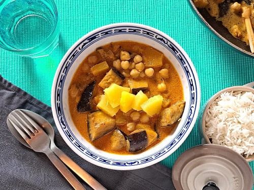 Thai Red Curry mit Aubergine, Ananas und Kichererbsen