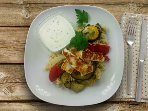 Vierlerlei Grillgemüse mit Halloumi, Couscous und Oregano-Joghurt
