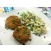 Klassische Fischfrikadellen zu Kartoffelsalat mit Kapern 