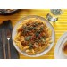 Veganuary-Pasta mit Champignons, getrockneten Tomaten und Pesto