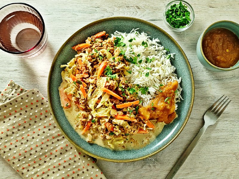 Vegetarische Hackpfanne mit Wirsing, Reis und Aprikosen-Birnen-Chutney Vegetarische Hackpfanne mit Wirsing, Reis und Aprikosen-Birnen-Chutney