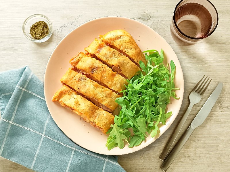 Schnelle Pizzar&ouml;llchen mit Salami, Schinken und K&auml;se