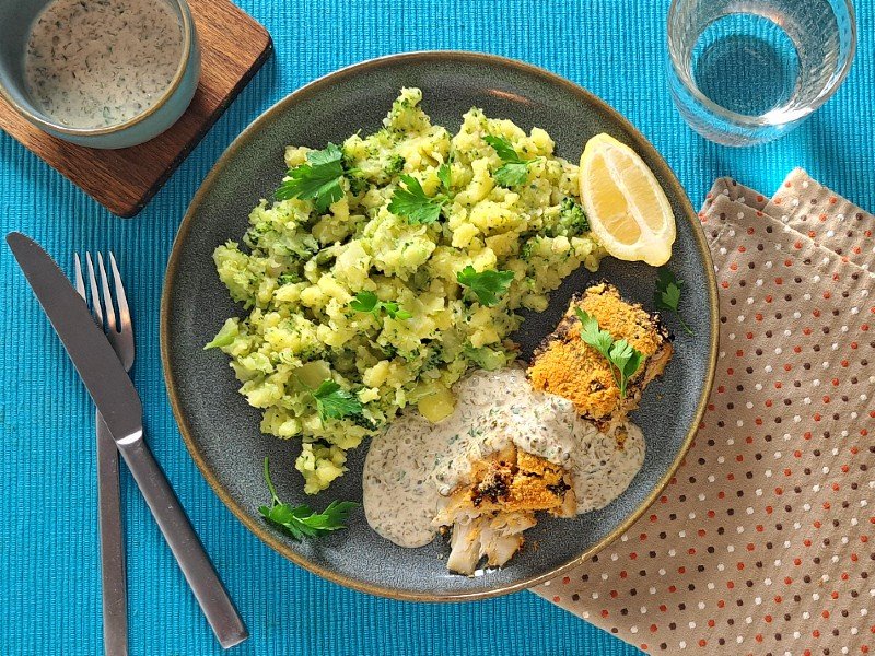 Überbackener Fisch mit Kartoffel-Brokkoli-Mus und Tartarsauce